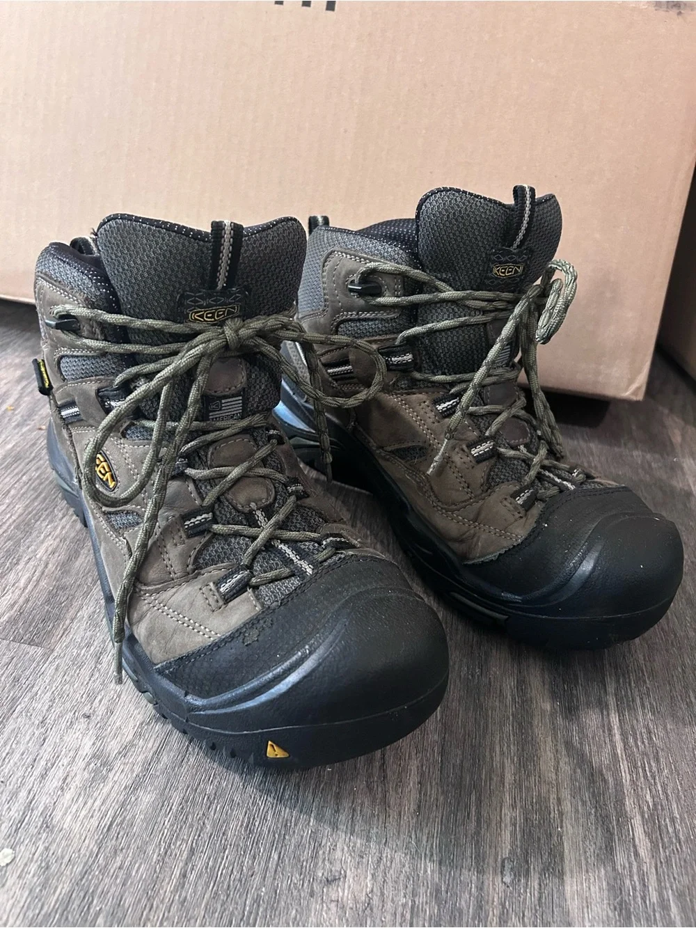 KEEN Men's Olive Green and Black Waterproof Hiking Boots
